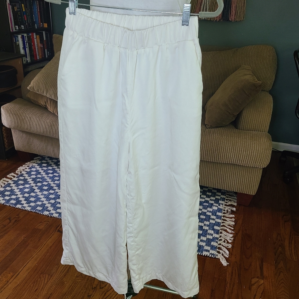 Press white wide leg elastic waist pant!